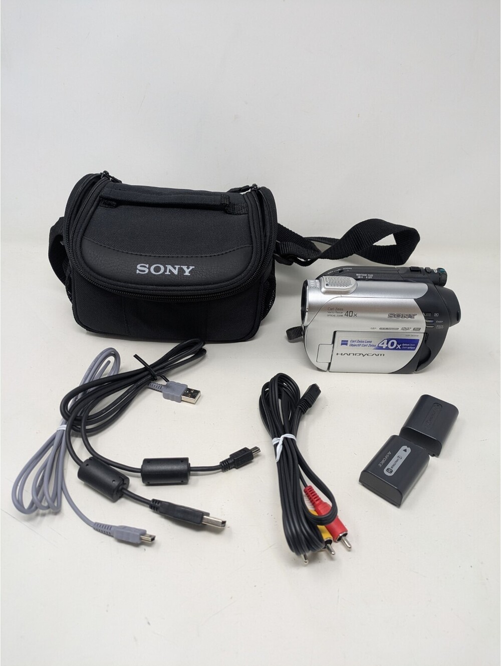 Sony Handycam DCR-DVD108 Camcorder Mini DVD Video Recorder Needs Charger